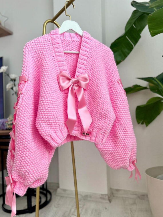 Modern sweater with bow tie A24